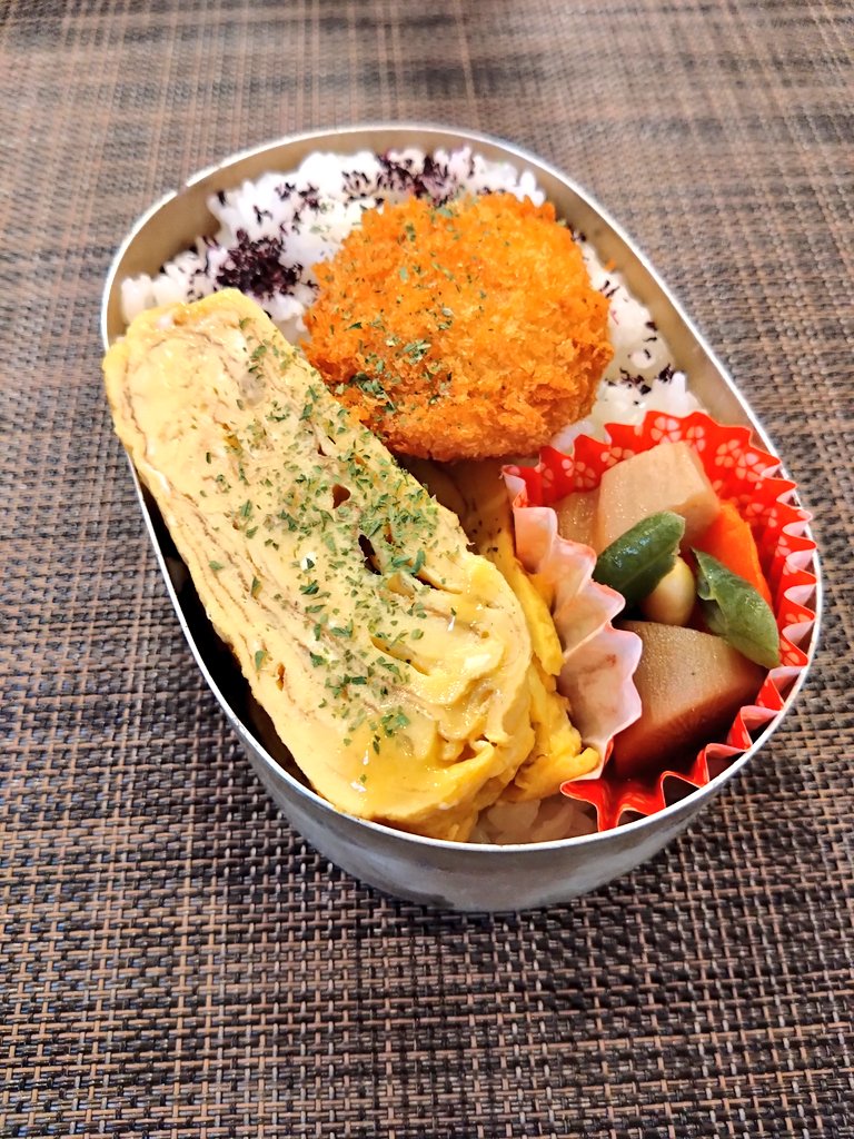 6月最終日知ってた？
明日は七月なんだって

今年も半分終わりますよ
皆さんは年初に建てた目標
どうですか？
あと半年、一旦見直して
再出発です。

今日も水分多めで
昼寝もしっかり

ダイエット 92日目
ジャンプ　22日目

体重　　72.5→72.6kg
骨格筋率33.4→33.3%
体脂肪率24.2→24.4%