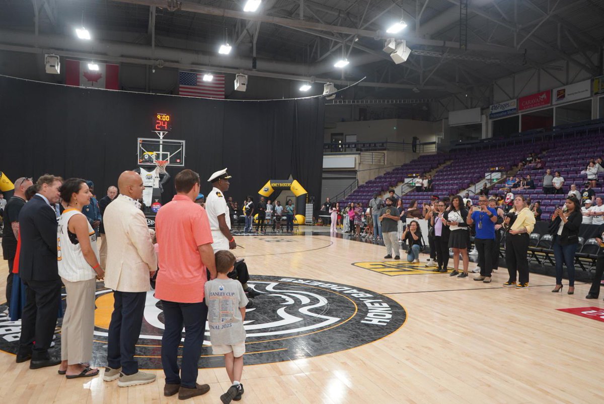 Had a blast cheering on the Brampton <a href="/HoneyBadgersCAN/">Brampton Honey Badgers</a> with <a href="/RodPower7_8/">Rod Power</a> <a href="/pat_fortini/">Pat Fortini</a> and <a href="/Charmomof5/">Charmaine Williams</a> 

Special shout out to Nainesh Kotak for sponsoring the veterans fundraising campaign during the half time show. Nainesh always gives back to worth causes!