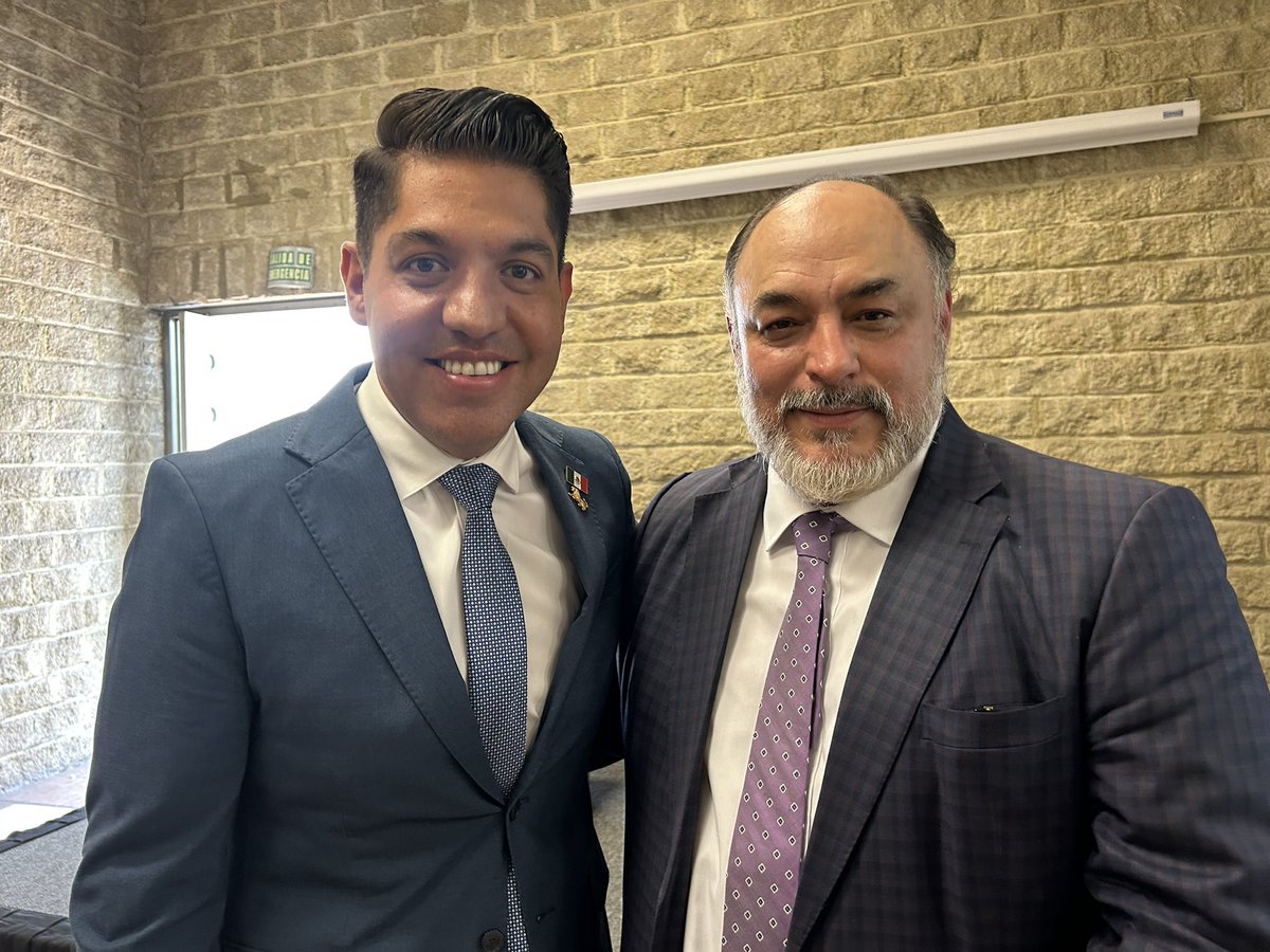 Estimado <a href="/EmmanuelReyesC/">Emmanuel Reyes</a> que tengas un muy feliz cumpleaños.

Fuerte abrazo.