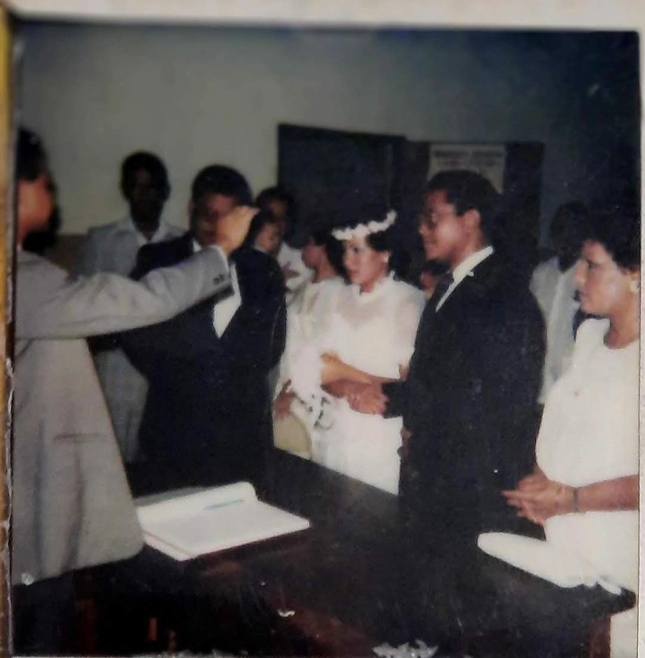 DelisHerasme's tweet photo. GRACIAS DIOS AMENN
#HACE 40 AÑOS 29/5/1985/25 #CRIS ENTREGÓ SU VIDA, ME SALVÓ @DeliaMHerasme @Silvio_Herasme @regilhd007 @VictorHerasme @GrecoHerasme @jhlherasme @HerasmediJovial @Llawengaft izq. a dcha. @zaritaherasme hermana, TIA #EMELINDA epd #REGILITO epd papá #NIDIA hermana. https://t.co/F0iy9LrD9a