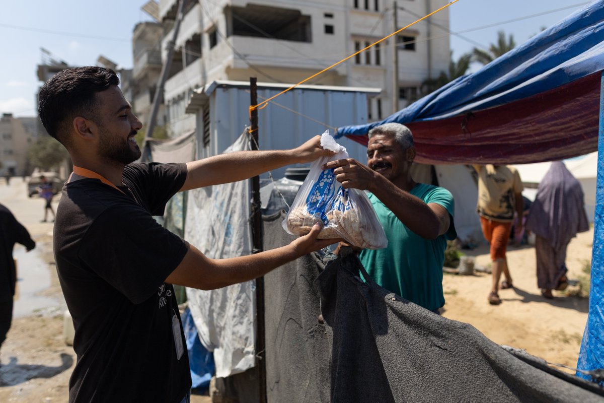 WCKitchen's tweet photo. After weeks without access to fresh bread, Palestinian families in displacement camps are receiving warm loaves from WCK’s mobile bakery. Since resuming operations a week ago, our bakers have scaled up to nearly 30,000 loaves a day. The joy and relief at distributions remind us that even the simple act of breaking bread can bring comfort. #ChefsForGaza