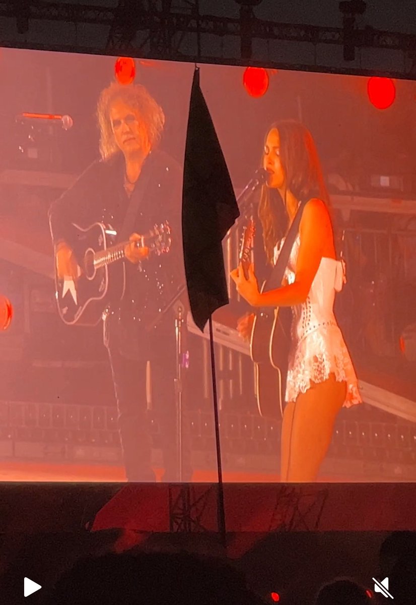 brianlforbes's tweet image. Well that was unexpected! Robert Smith singing two Cure songs with Olivia Rodrigo 🤩 Glastonbury never fails to surprise #Glastonbury2025 #2025gigs