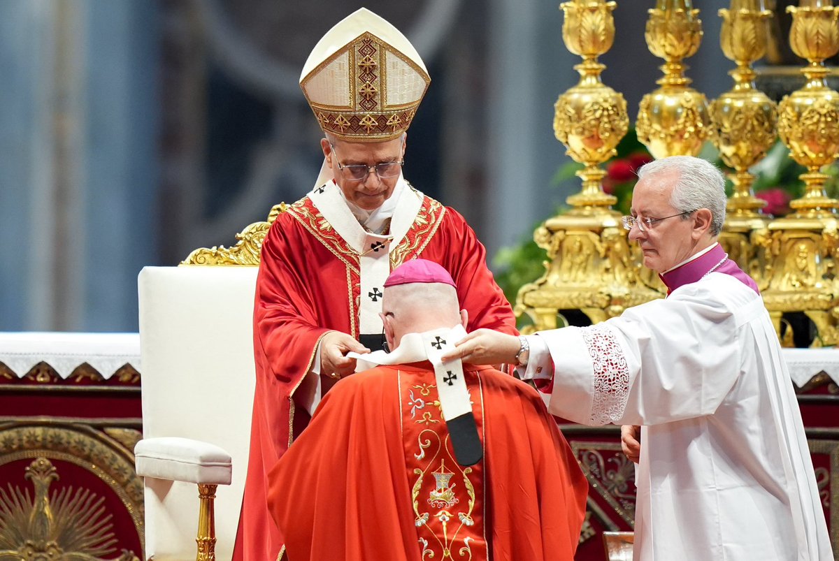 DetArchbishop's tweet image. This morning, with deep gratitude and joy, I received the sacred pallium from the Holy Father during Mass at St. Peter’s Basilica on the Solemnity of Saints Peter and Paul.
When I received the pallium, I said, “I’m Archbishop Weisenburger from Detroit. You were ordained a deacon…
