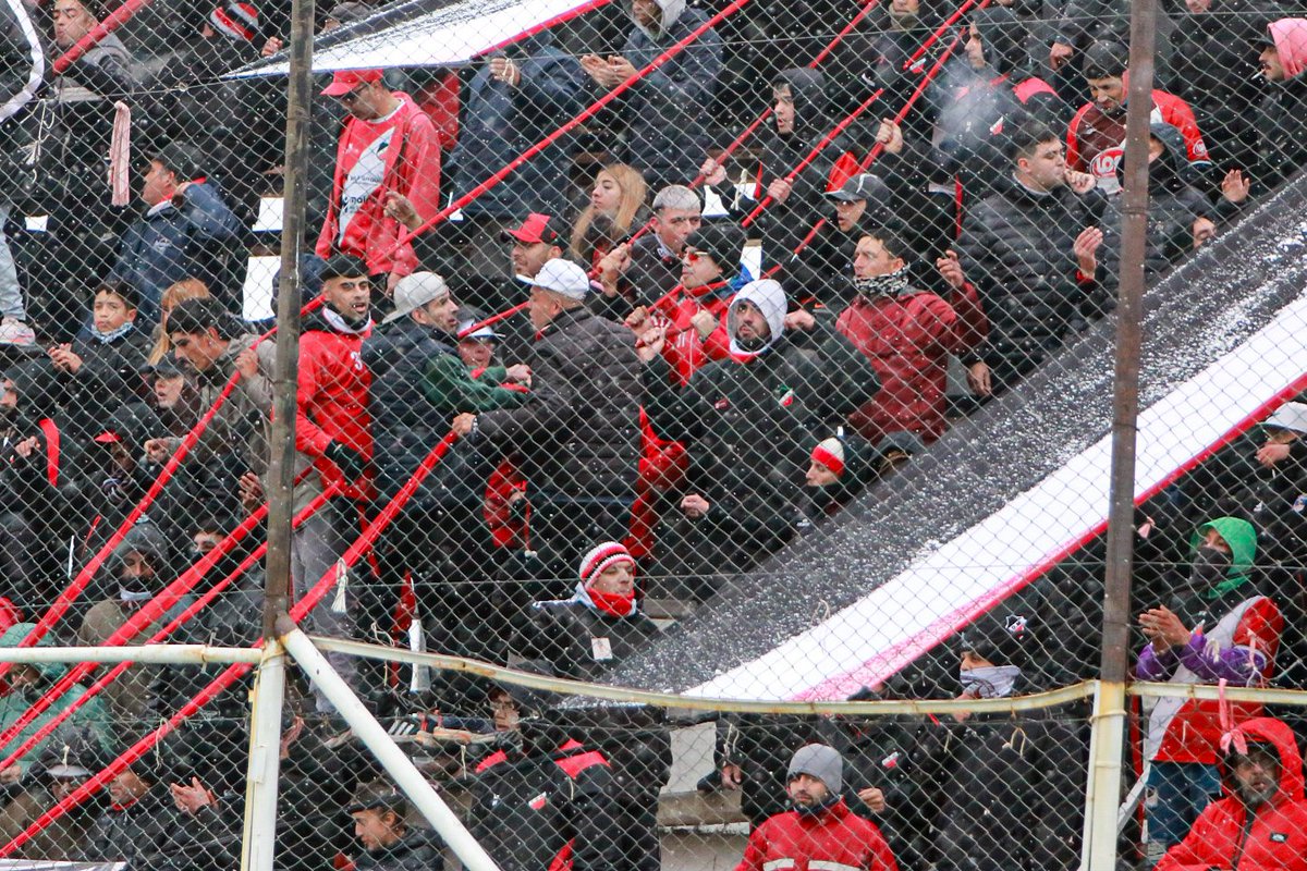Deportivo_Maipu's tweet photo. No se cómo voy, no sé cómo vengo, solo se que te vengo a alentar 🎶🇾🇪

La gente Cruzada, le hizo frente al frío y se hizo presente en La Fortaleza 🏟️💪🏼 https://t.co/Q1zbrQdBkQ