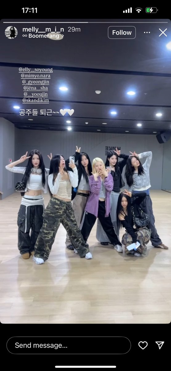 I know it's not confirmed,  but I think jiyoon is coming back for the comeback...
A while back (like a month ago) a photo was shared of 7 dancers,for izna upcoming song's choreo. 
I'd like to think optimisticly and say that jiyoon will be back for this comeback!!