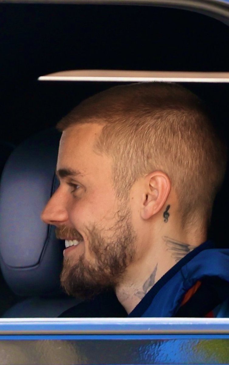 drewlegend_'s tweet photo. siempre me va a gustar este hombre https://t.co/2CaU79xV1q