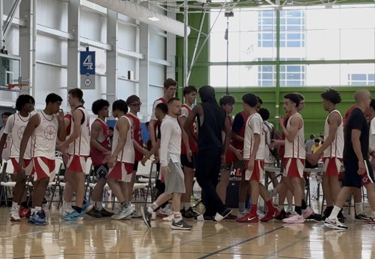 Benet played 2 great games today in the Rockford Live Event vs Lawrence North, IN (W 71-42) and Chaminade, MO (W 56-49). They went undefeated in both June live periods 12-0. This team is special!! 💯