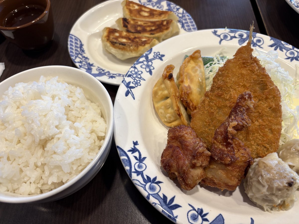 おはようございます☀️

隊員さんから直近のお気に入りお昼ご飯を送っていただきました！

日替わりのファミレスランチがド定番で飽きがこないとのこと😎
ライスおかわり無料も大変ありがたいそうです🙆‍♂️
　
みなさまもどうぞ笑顔でご安全に🦺

#企業公式相互フォロー