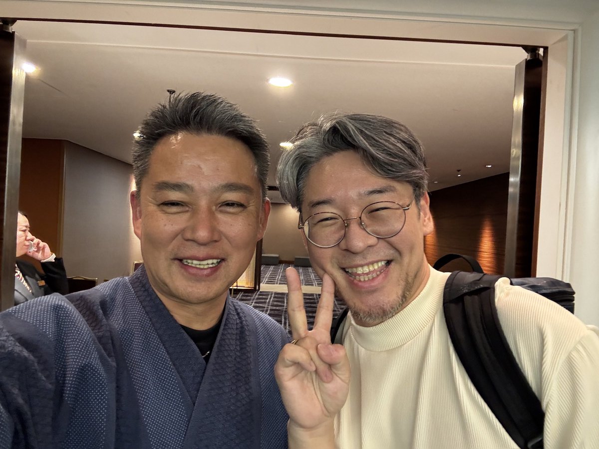 khanamitsu's tweet photo. 今週は令和の虎ウィーク
🐯としてご活躍のたくや 黒川さん、🐯の子としてご活躍の木村 裕一さん
お二方とも🐯パワーで凄い勢い
花蜜も頑張らねば💪 https://t.co/J2uivbI9fL