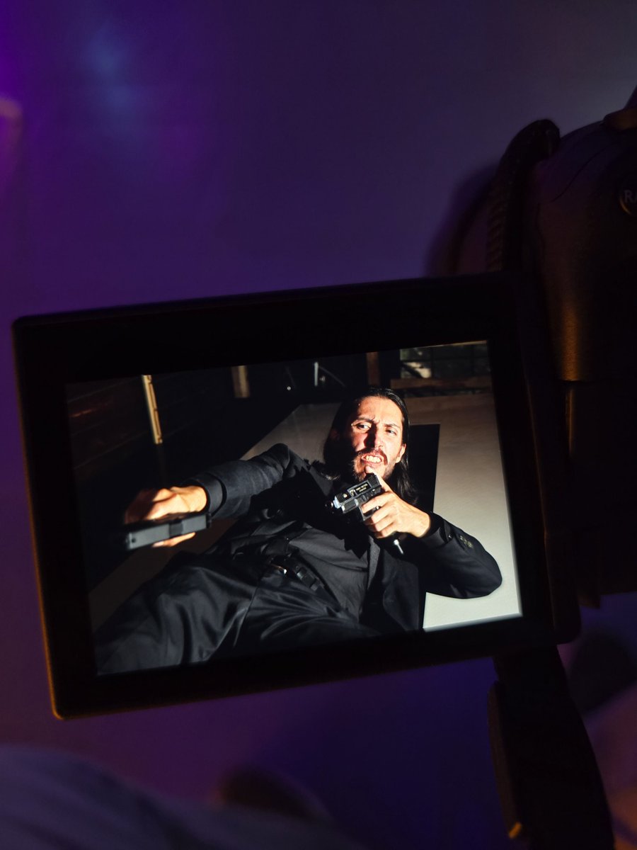 ApplePEnthusia1's tweet photo. Gentlemen I got to expericene a hell of a photoshoot day today! Stay tuned on my instagram @miguel_pazos_photos #JohnWick5 #johnwick #photography #cosplay #fakeguns https://t.co/OSzRULjeyT