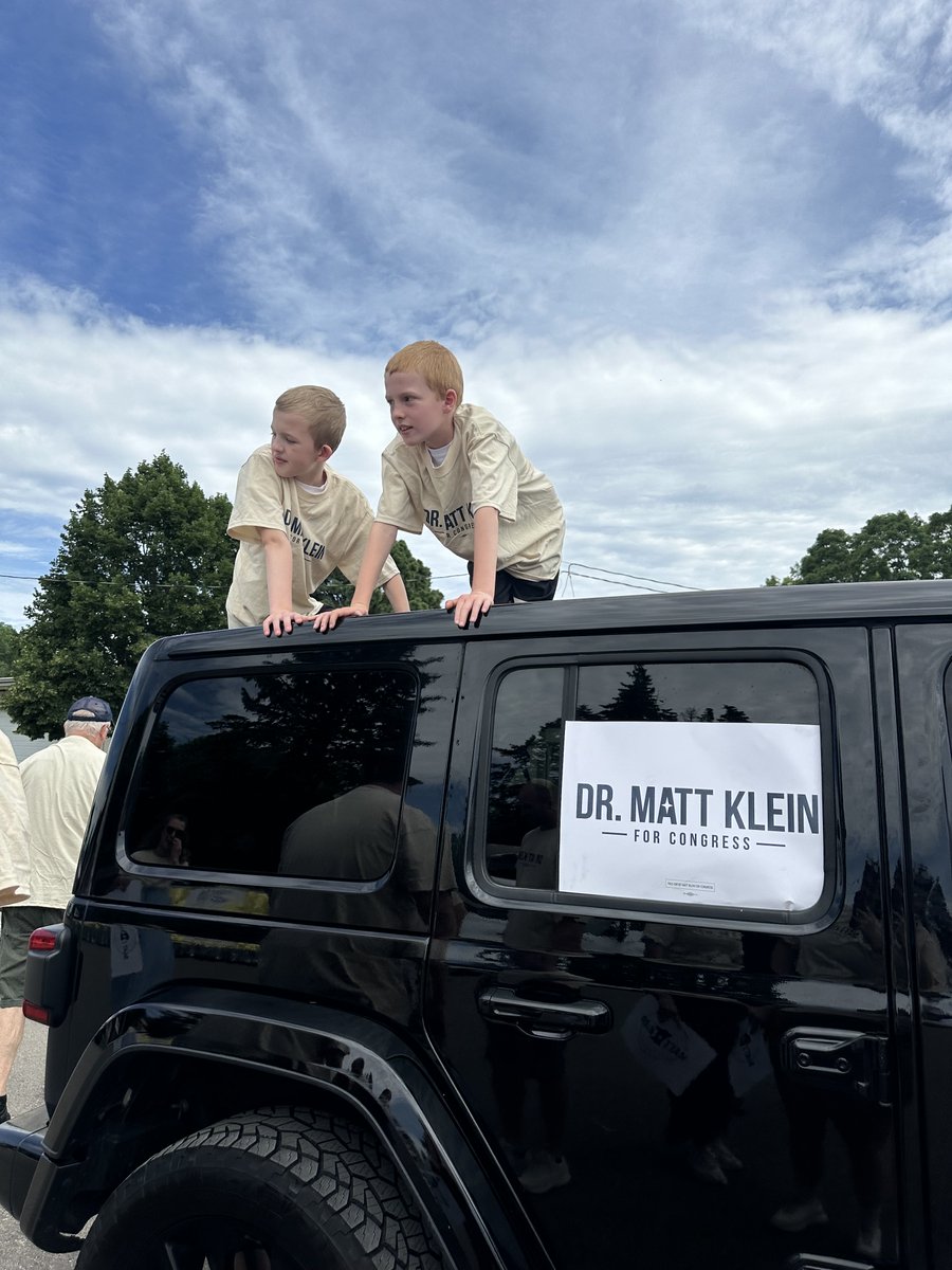 DrMattKleinMN's tweet image. Great summer parades in South St Paul and Farmington! Team Klein is having a blast. #wetakecareofeachother #rebuild