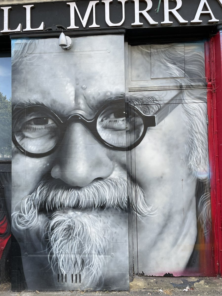 Veebumblebee1's tweet photo. Street art by Zabou @ Angel comedy at The Billy Murray, London N1

Billy Connolly, Mr Bean &amp; Robin Williams https://t.co/p6BUVriGKJ