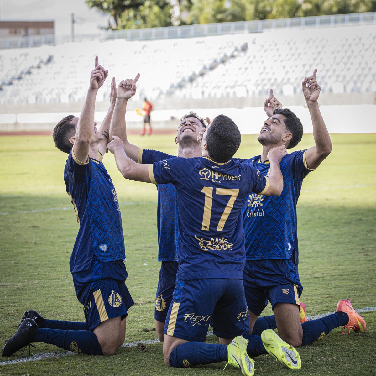 🔵🟡 VITÓRIA DO CAMALEÃO!!!

O Camaleão venceu o Goiânia, fora de casa pelo placar de 3 a 0, com gols de Júlio César, Kaio Nunes e Higor Leite. Com a vitória o Camaleão retoma a liderança isolada do grupo A5 da Série D. 

📸: Raphael Teixeira / Aparecidense

#VamosMeuCamaleão