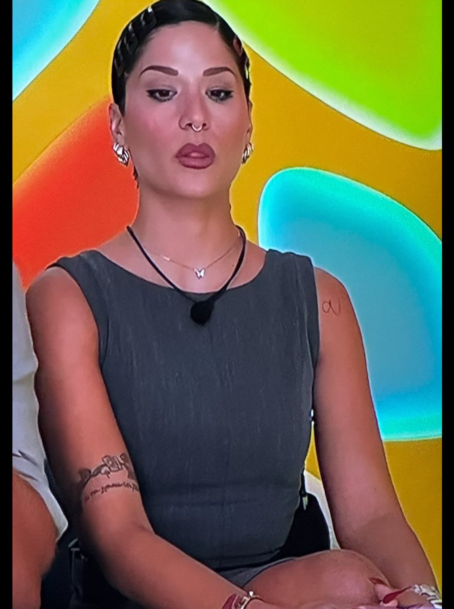xristinalta's tweet photo. Ακιουρειτ #BigBrotherGR https://t.co/iSX8BYsXGI