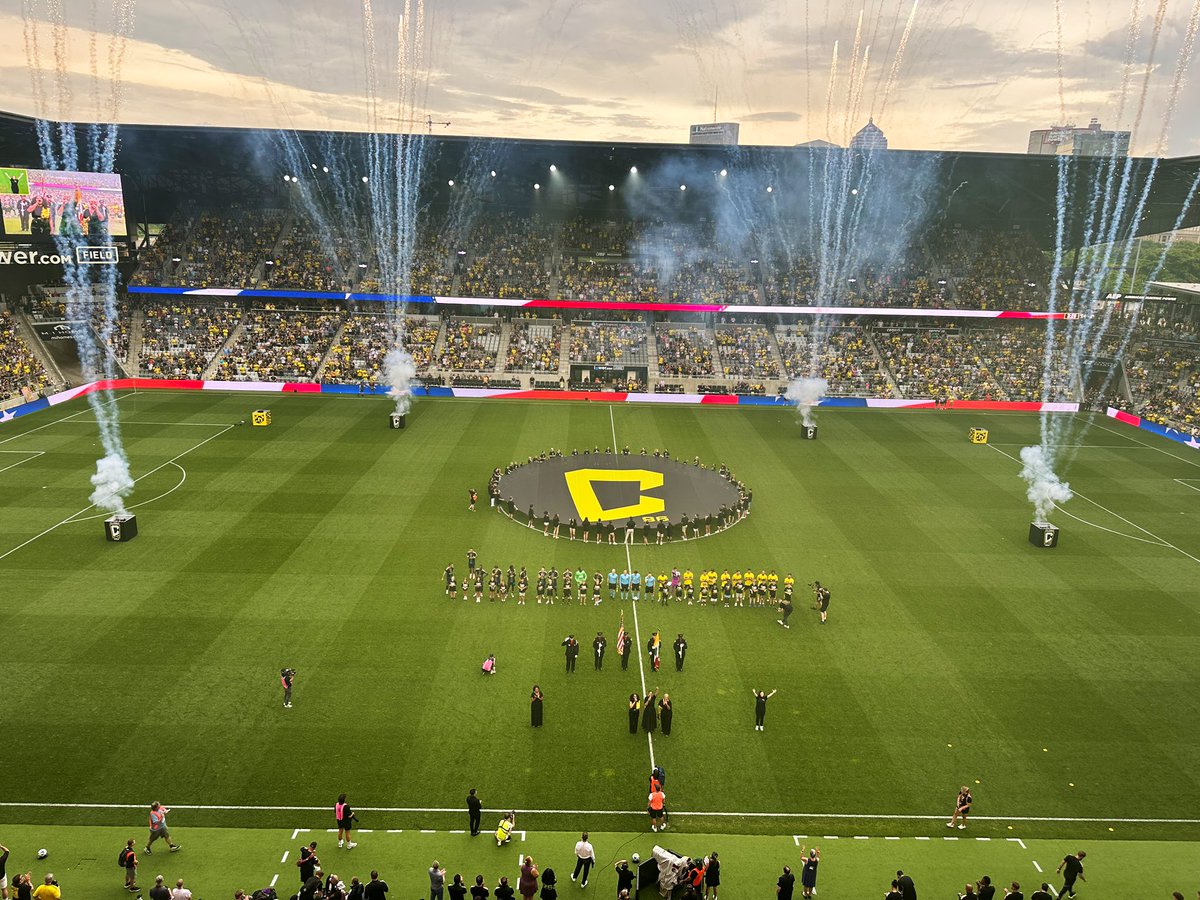 JakeZivin's tweet photo. Perfect way for Sunday Night Soccer pres. by @continentaltire to return. @ColumbusCrew hosting Supporters’ Shield leaders @PhilaUnion. Join @TaylorTwellman and me right now on #MLSSeasonPass and Apple TV+! #CLBvPHI https://t.co/Z2aZXj8cRL