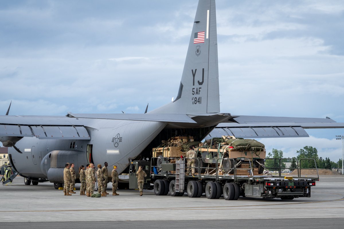 値下げ可能★US★米軍放出品 エアフォース 横田基地  迷彩４点セット XL 値下げ可能☆US☆米軍放出品 エアフォース 横田基地 迷彩4点
