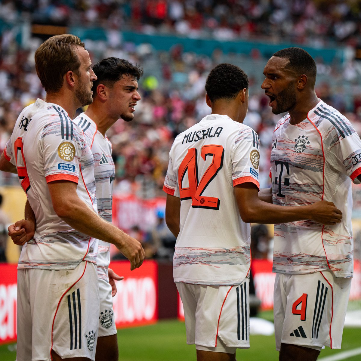 ¡TRIUFAZO!

Bayern Múnich🇩🇪 venció por 4-2 a Flamengo🇧🇷 y clasificó a cuartos del Mundial de Clubes. 

Los goles fueron marcados por H. Kane (x2), Goretzka y autogol de Pulgar; mientras que Jorginho y Gerson descontaron para el 'Mengao'.

 🔜PSG🇫🇷

#MUNDIALDECLUBESXPULSOSPORTS