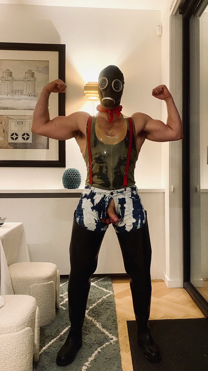 Quick outfit change. Bleachers are always a fucking great idea. Might need rubber ones…

#rubberfucker #bleachers #rubbergay #rubberboy #waders