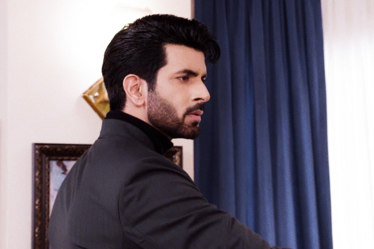 pranaliglows's tweet photo. when he pulls in close>>>
#KumkumBhagya #pranalirathod #NamikPaul #prashiv https://t.co/uIJl3wJaYU