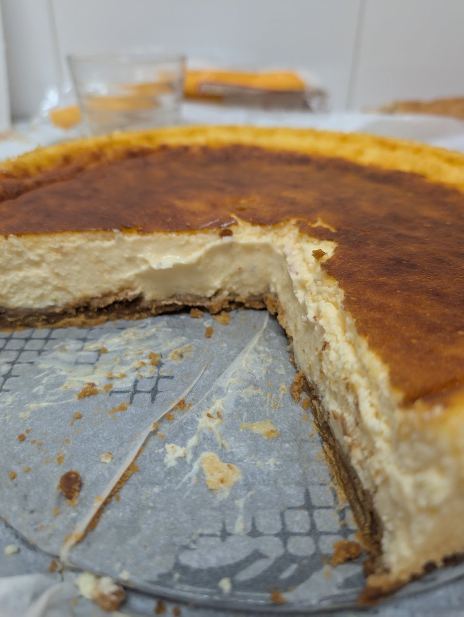 lauratbg_'s tweet photo. Vengo a vacilar de la tarta que me hizo @mipertiga https://t.co/8GopfJ1YOW