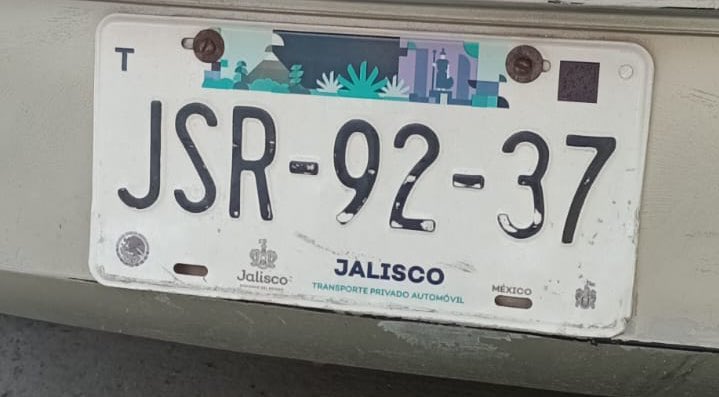 dlira023's tweet photo. Servicio Social!!! En la inundación de ayer perdí mi placa delantera en el túnel de López Mateos se recompensará @Trafico_ZMG https://t.co/zONdZub5OC