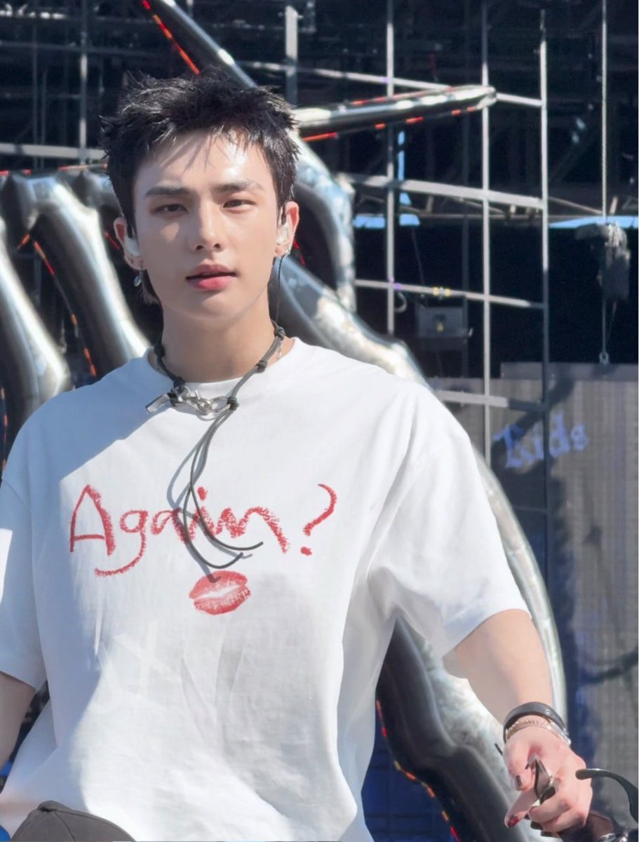 아진짜개잘생김...........