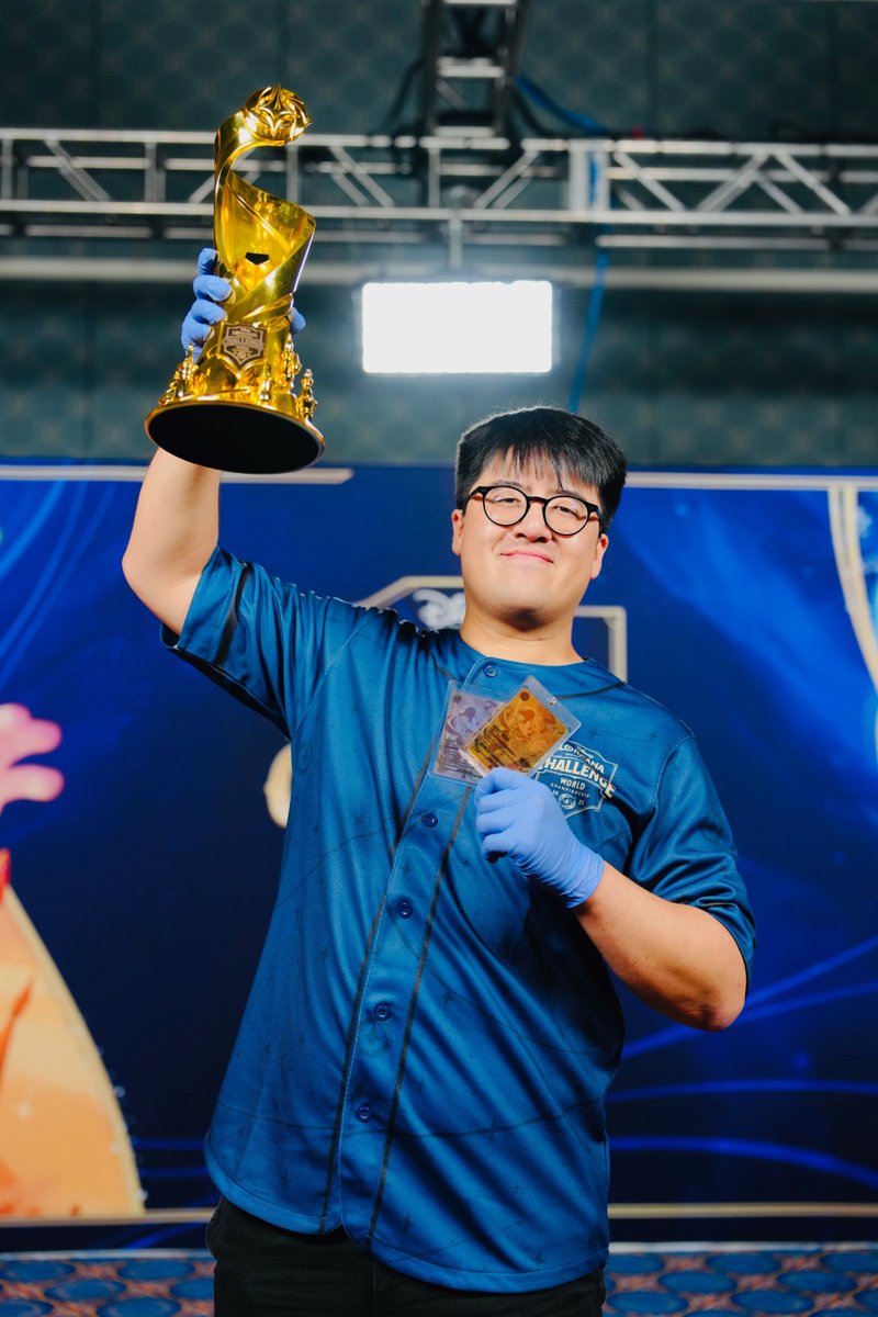 Disney Lorcana Deutsch (@disneylorcanade) on Twitter photo Der erste #DisneyLorcana Weltmeister. <a href="/DinhKhangPham/">Dinh Khang Pham π World Champ</a> beendet eine starke Saison mit dem grΓΆΓten Titel, den man gewinnen kann. Erneut: Herzlichen GlΓΌckwunsch. Der erste #DisneyLorcana Weltmeister. <a href="/DinhKhangPham/">Dinh Khang Pham π World Champ</a> beendet eine starke Saison mit dem grΓΆΓten Titel, den man gewinnen kann. Erneut: Herzlichen GlΓΌckwunsch.