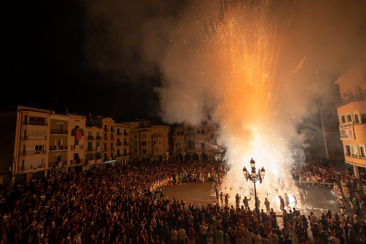 La professó solemne i l’esclat final tanquen la Festa Major de Sant Pere 2025.

Mira la galeria fotogràfica: reus.cat/noticia/galeri…