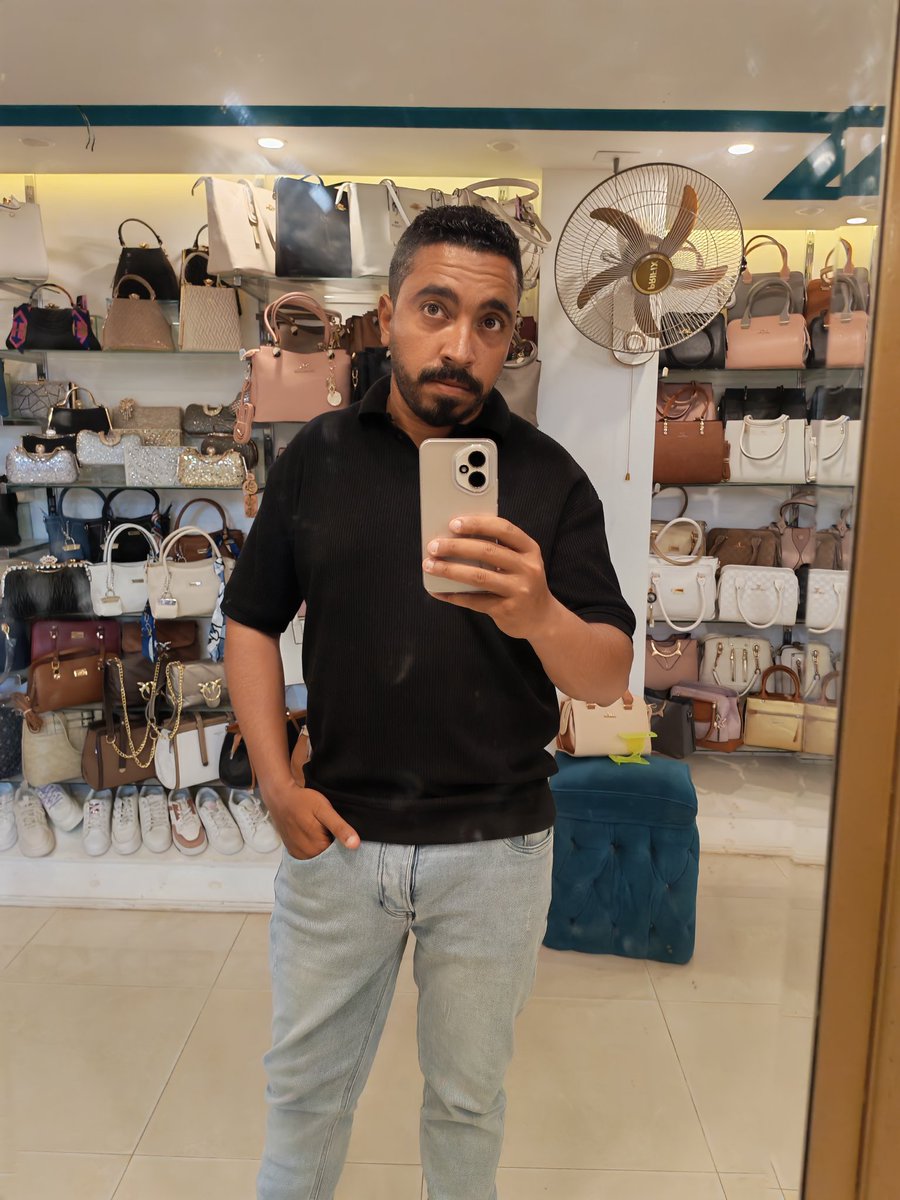 ارمي ورا ضهرك و عيش 😅