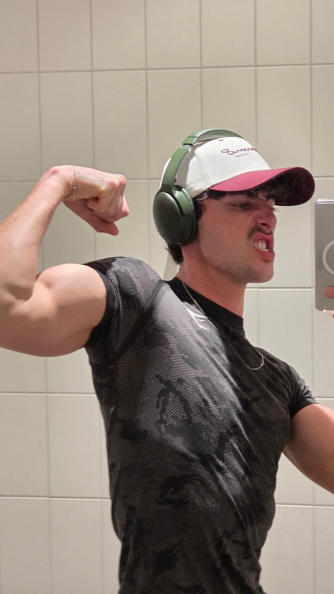 Flex up
uv.club/itscoleyboy