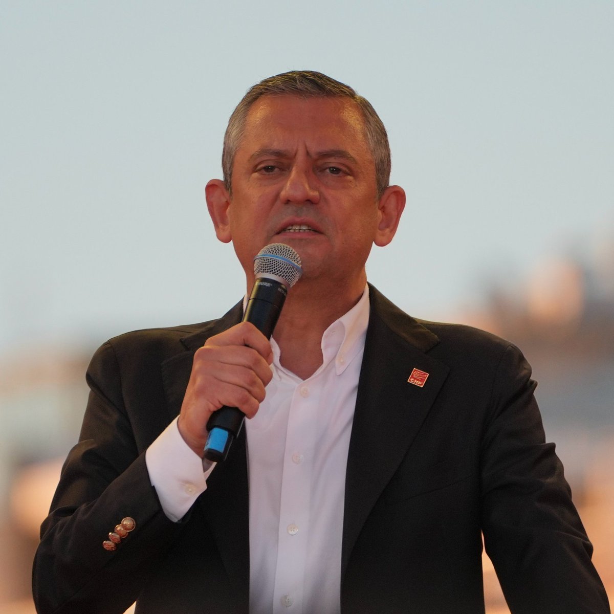 Özgür Özel: "Kimsenin zorunlu din dersi görmediği, devletin tüm inançlara eşit mesafede olduğu yarınları sağlayacağız."