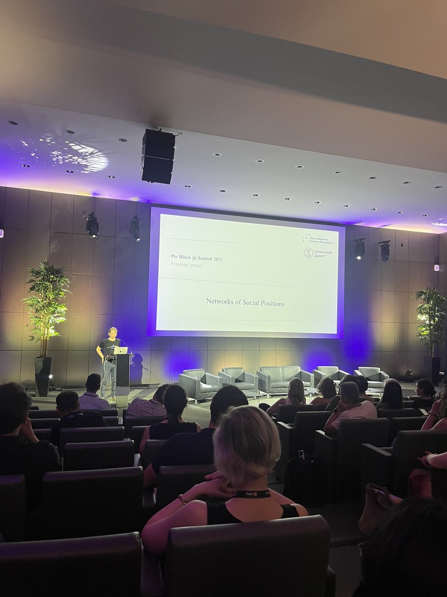 1/n Wrapping up the Social Networks Conference, Sunbelt 2025 ☀️!
This week we learned, taught, shared our research, organized events, and hung out with colleagues and friends! <a href="/UCSociologia/">SociologíaUC</a> <a href="/chisocnet/">CHISOCNET</a> #sna #networks #netsci