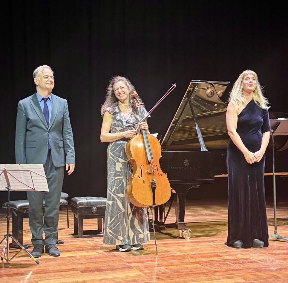 juliusdrake's tweet photo. So good to be back at the #QEH in London for a concert with the charismatic pair #rubyhughes and @natalieclein Pictures include changing the action on the piano - the @southbankcentre offer a choice - and the fabulous leather seats that I’ve loved since I was a child. #TreVoce https://t.co/JRYcDso0lu