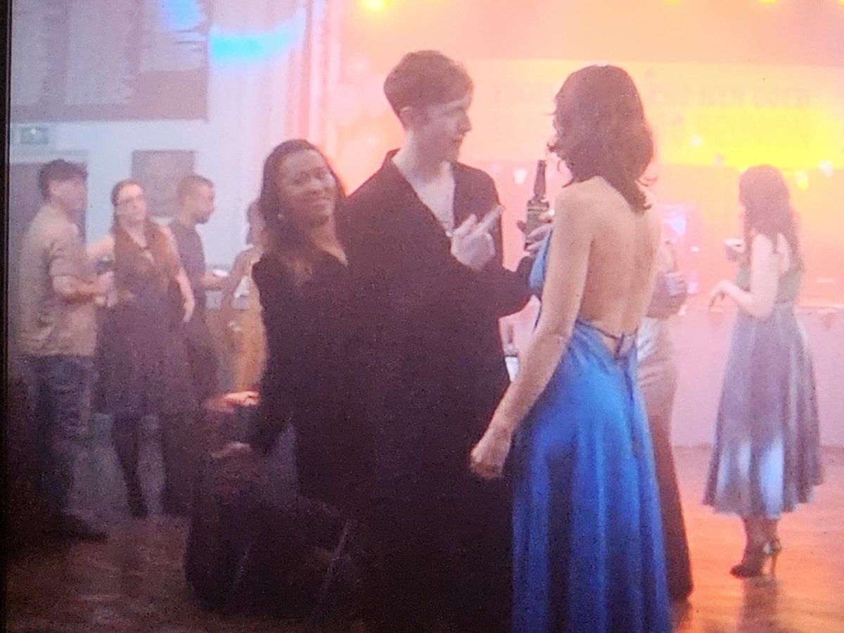 Kimboly27's tweet image. Back on the BBC tonight in the final episode of Death Valley. An amazing comedy drama show all made in Wales with a fantastic cast and the beautiful Welsh accent! Was the quickest day I have ever had on set and a lot of fun too 😀 #backgroundartist #extraswork