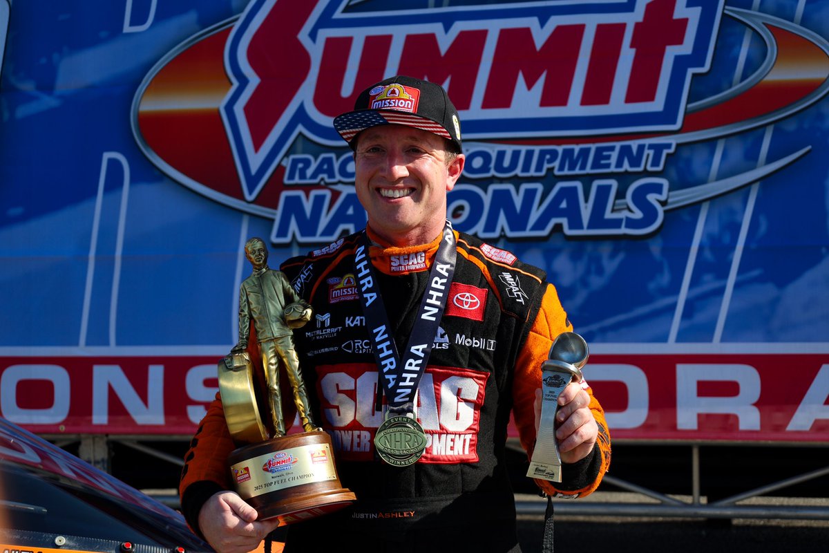 TheJustinAshley's tweet photo. Awesome day! So happy to put our @ScagPower Toyota Top Fuel Dragster into the winner’s circle for the first time this season. Especially in front of all the SCAG dealers & distributors that were with us cheering us on! Tough conditions. Mike, Tommy, Dustin, and the crew came through as they always do! There’s nothing prettier than a winlight. So proud. So happy. #NorwalkNats 

@SCAGRacing | @NHRA