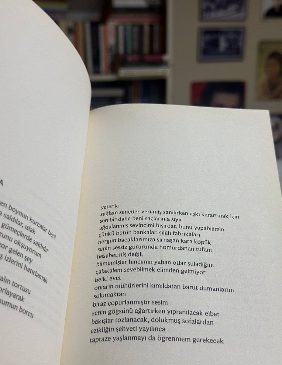 sen bir daha beni saçlarınla sıyır
ağdalanmış sevincimi hışırdat, bunu yapabilirsin
…
çalakalem sevebilmek elimden gelmiyor

• ismet özel