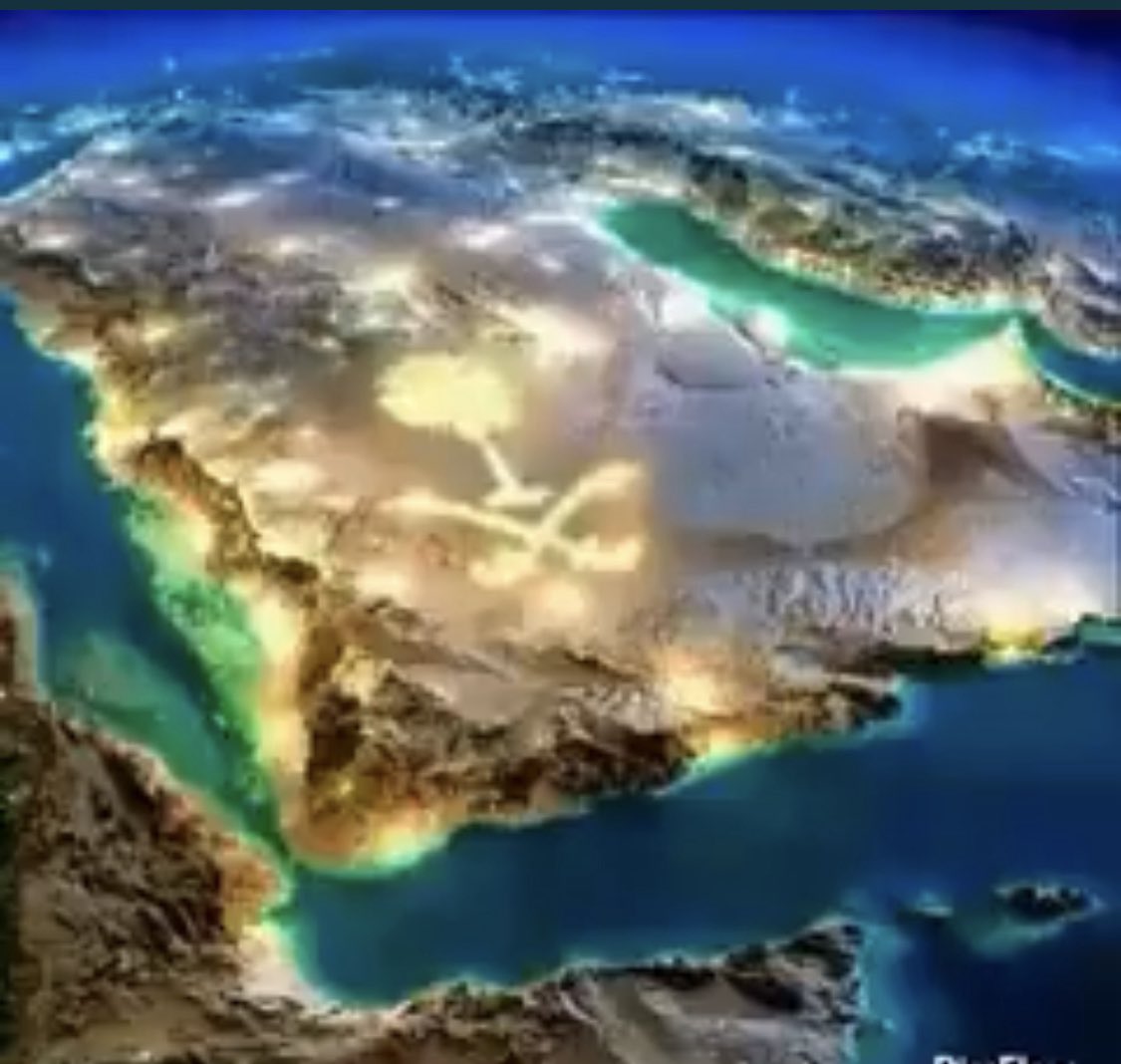 #سجل_عندك

السعودي والألماني والبريطاني والفرنسي والإسباني والبرتغالي والياباني اذا تحدثوا بتاريخهم غضب الكثير وتسببوا في احراج آخرين

إن تكلموا اعتبرها البعض اهانة مقصودة لهم ، وإن سكتوا تورّم أقوام ونفخوا انفسهم وسرقوا من كل حضارة مجد ونسبوه لانفسهم حتى الغزاة يعتبرونهم جزء من