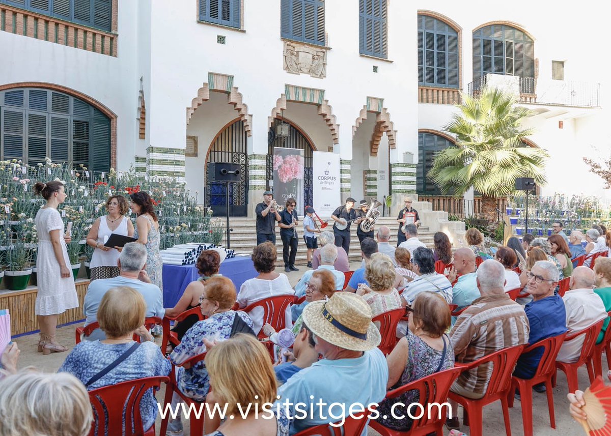 🌸Cloenda del #CorpusSitges2025 amb l’emotiva ofrena de clavells a la Verge del Vinyet )
Descobreix el programa complet i les millors imatges del Corpus: visitsitges.com/ca/corpus-
sitges-2025/
#Sitges #CorpusSitges #Tradició