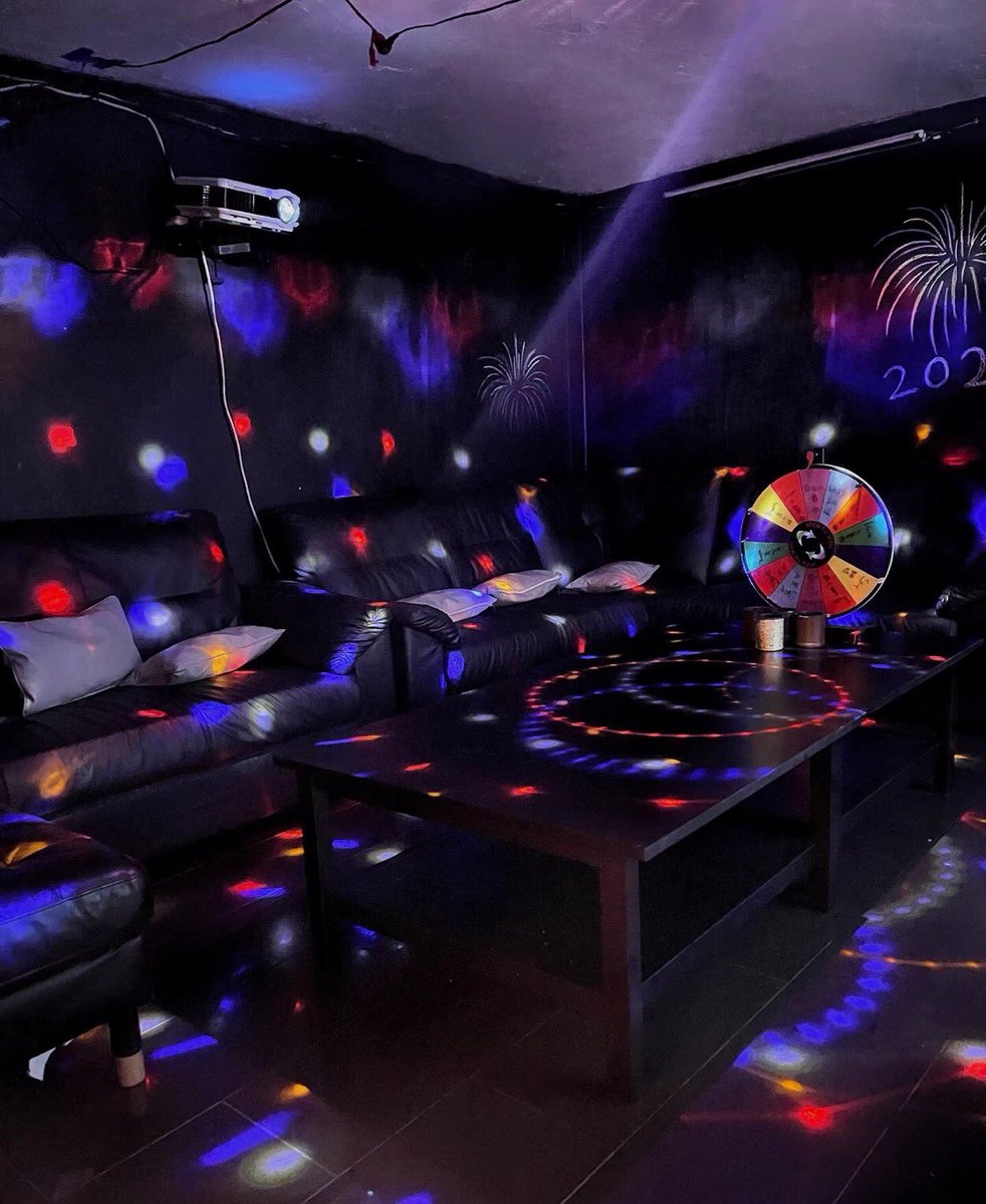 mixer_esports's tweet photo. PCs, private gaming rooms, KTV, mahjong, board games. All in one place. https://t.co/UNYcvGTRXR