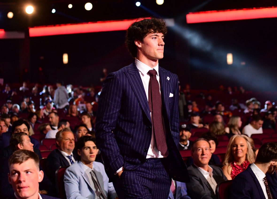 Mason West ‘26 (@masonwest2026) on Twitter photo Dream come true. Thankful to so many who helped along the way, and extremely excited to be apart of the <a href="/NHLBlackhawks/">Chicago Blackhawks</a> organization. Dream come true. Thankful to so many who helped along the way, and extremely excited to be apart of the <a href="/NHLBlackhawks/">Chicago Blackhawks</a> organization.