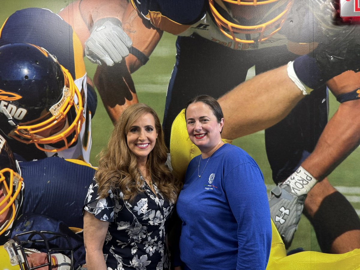 theresagavarone's tweet image. Had a great time at Italian Bowl XLIV yesterday!! Sports are a great way to bring people together, and it was wonderful to host the Italian American football championship game in Toledo again! I was very excited to meet Allegra Baistrocchi, the Consul of Italy in Detroit and…