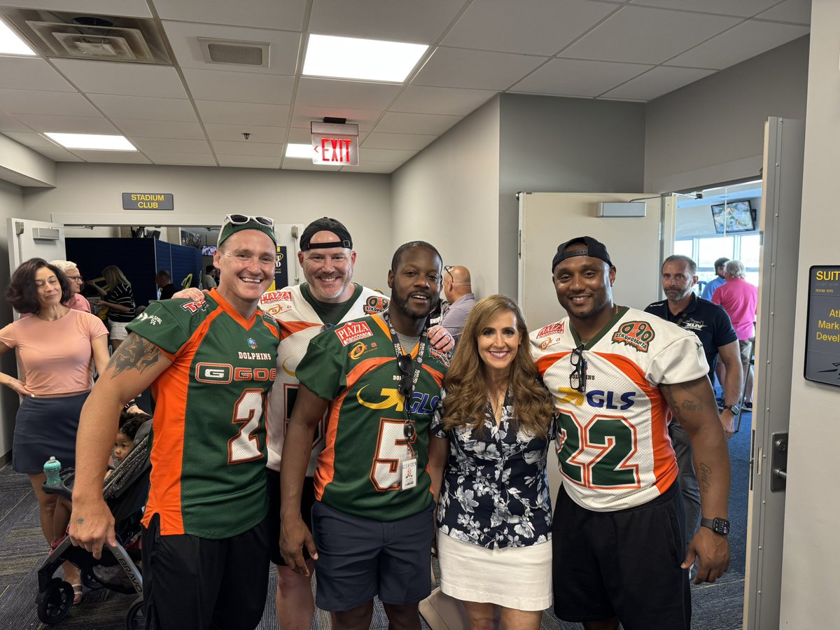 theresagavarone's tweet image. Had a great time at Italian Bowl XLIV yesterday!! Sports are a great way to bring people together, and it was wonderful to host the Italian American football championship game in Toledo again! I was very excited to meet Allegra Baistrocchi, the Consul of Italy in Detroit and…