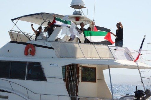 TaoufiqTahani's tweet photo. À bord du 1er bateau français vers Gaza, il y avait feu Jean-Claude Lefort, ancien Président de l'@AFPSOfficiel et ancien député communiste pendant 19 ans. Le @PCF avait soutenu cette flottille.
Ce show de @Fabien_Roussel est une insulte aux communistes solidaires de la Palestine https://t.co/GNXmMjdBN0