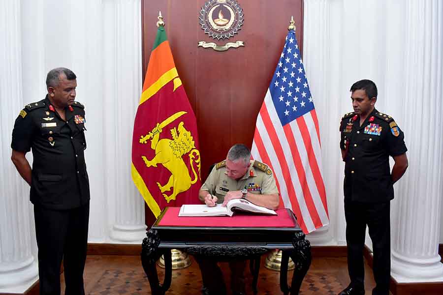 Mjscottawinter's tweet photo. I Paid an official visit to the National Defence College of Sri Lanka,marking a very important visit by USA 🇺🇸 Pacific Command.The primary objective of this diplomatic encounter was to fortify mutual defence cooperation and foster collaboration within the defence education sector https://t.co/F442ySUjBg