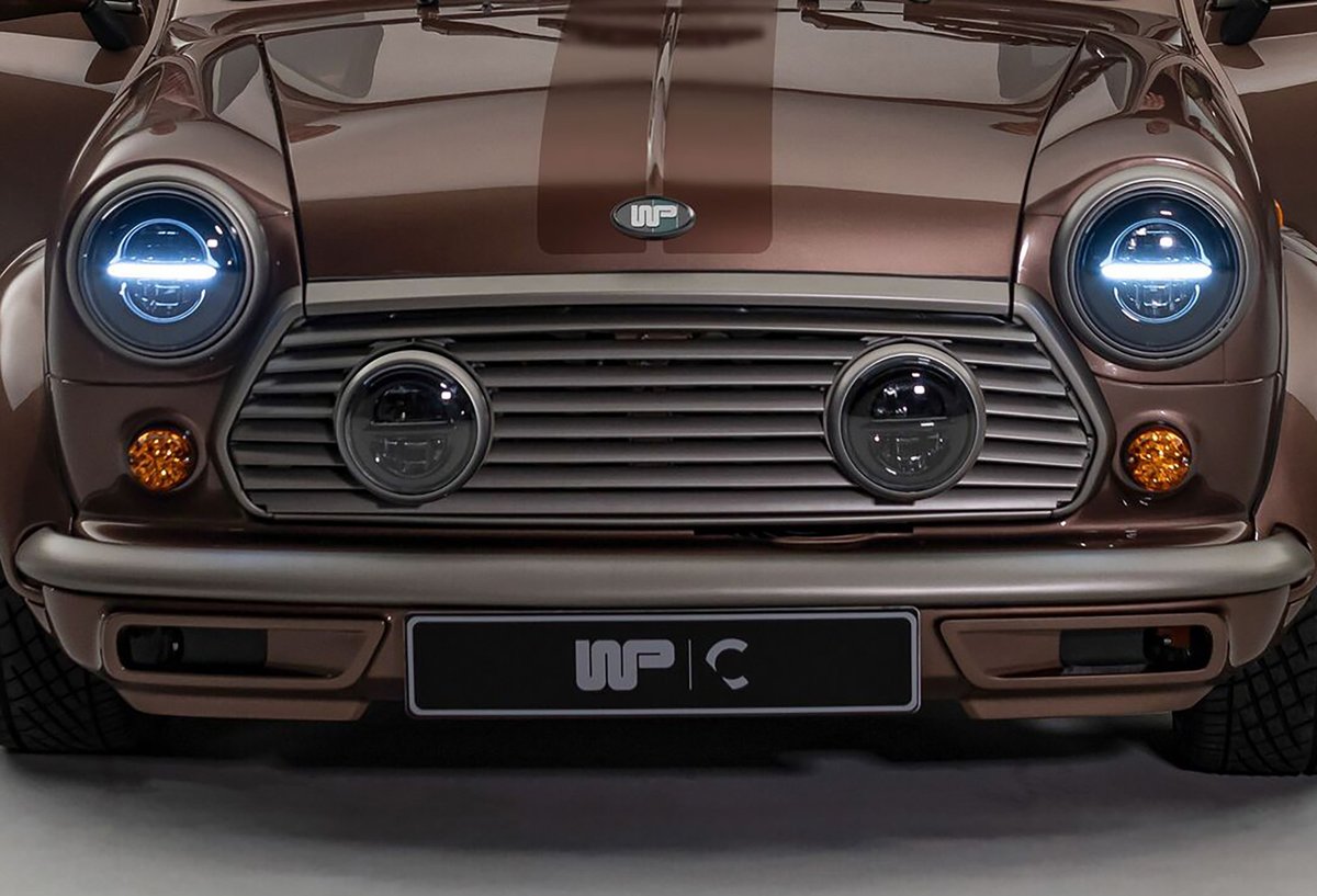 responsejp's tweet photo. 「クラシックmini」がレストモッドで蘇る！ 限定生産で約1490万円から
https://t.co/KdRvUpwKvU

#新型車 #MINI #ハッチバック #クラシックカー https://t.co/CAW50QAF5e