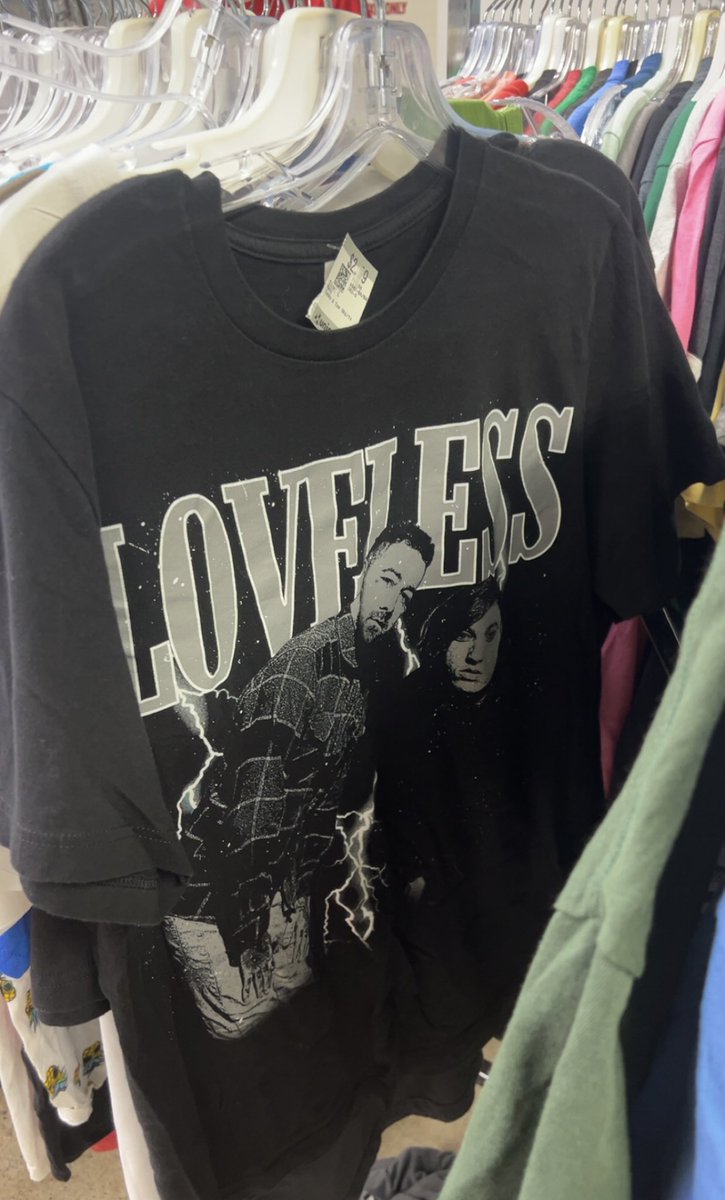 Cornbreadcats's tweet image. LMAO spotted at a thrift store 😂