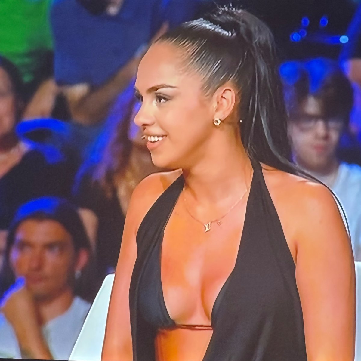 Το καλύτερο κορίτσι. Το πιο θετικό πλάσμα. Μόνο καλά λόγια για όλους έχει να πει παρότι κάποιοι της φερθήκανε σκάρτα.
Καλή συνέχεια ΜΚ μου #BigBrotherGR