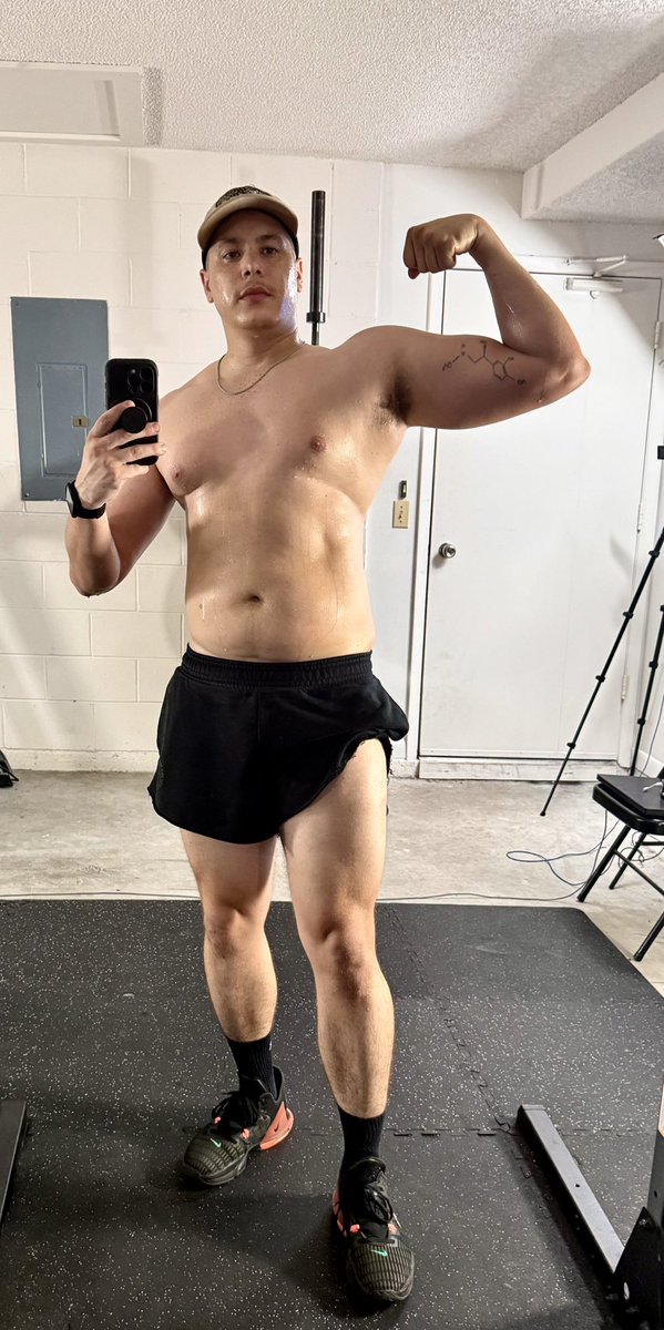 DaJaystin's tweet photo. Today was a great leg day really pushed myself to failure 💪🏽💪🏽 https://t.co/DVSkr2d9gN