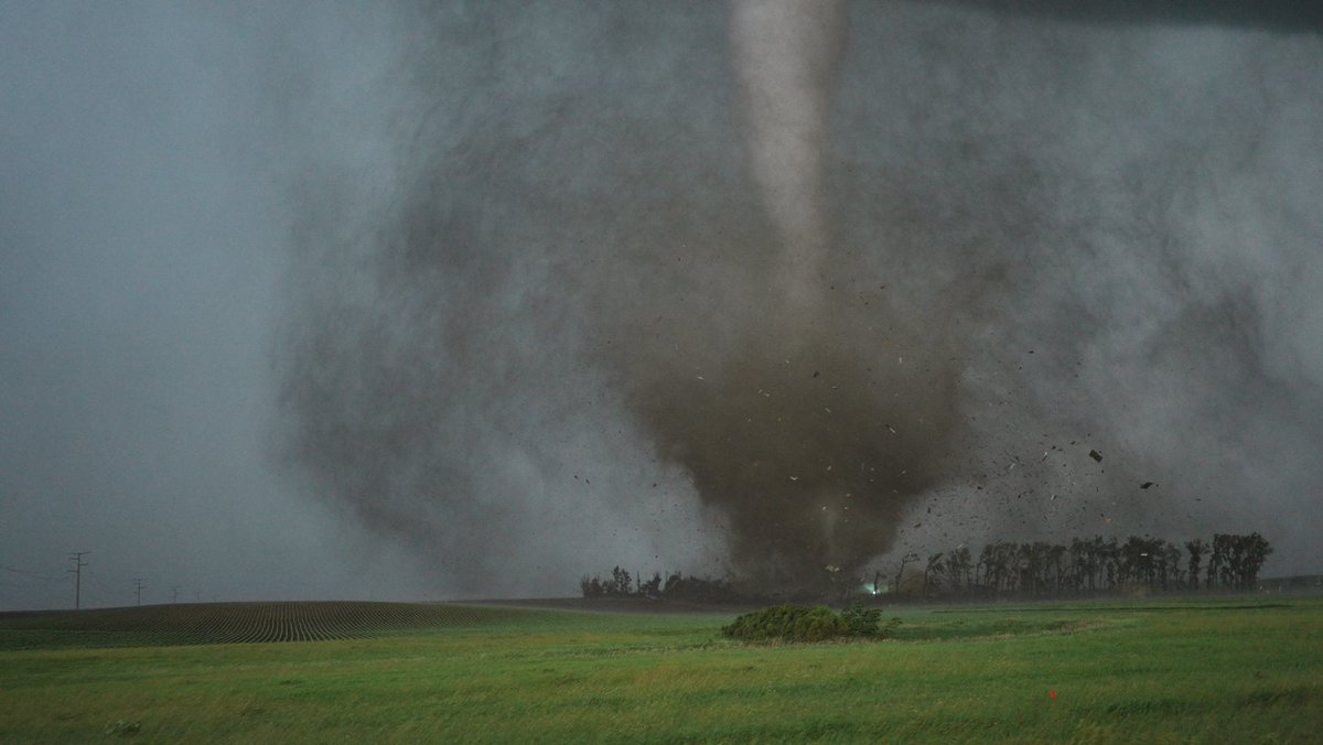 RiskeChris's tweet image. Finally made it home, and the images from yesterday are insane. I have never captured a tornado like this before. Shot on a Sony A7siii w/ a 16-35mm lens