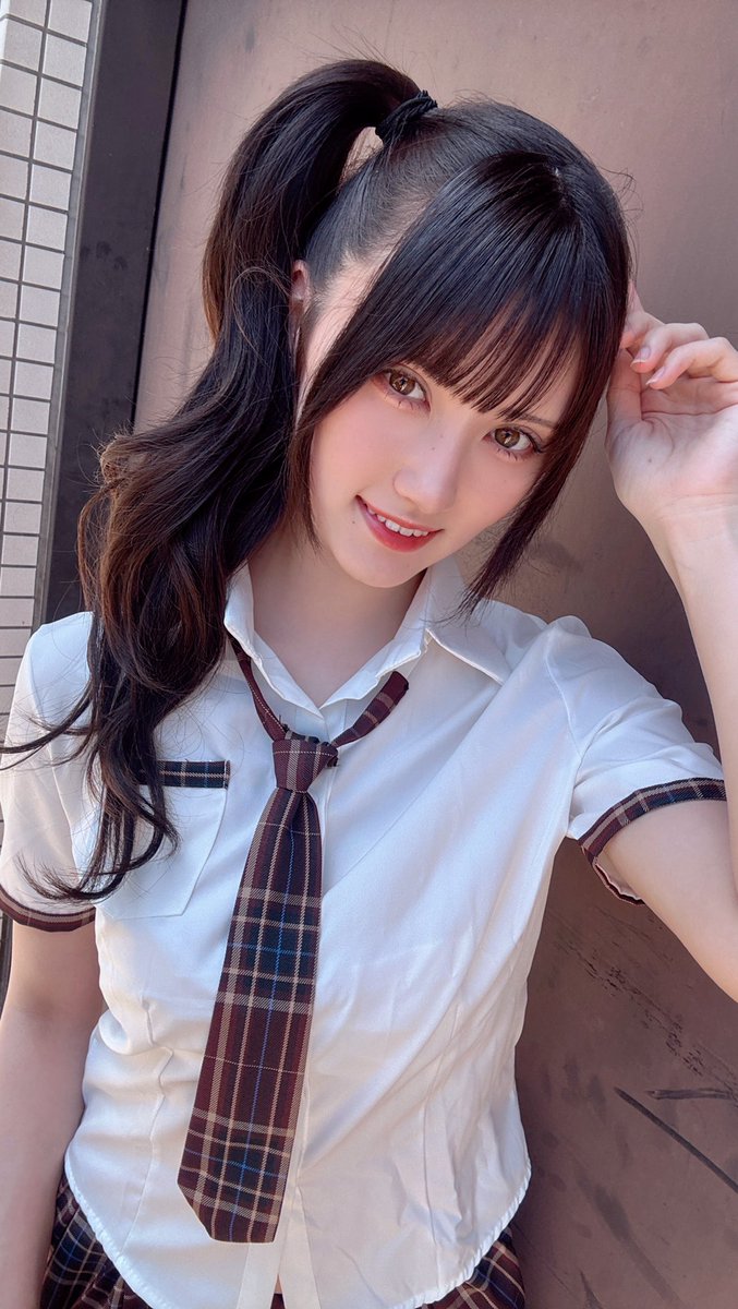 みんなおはよう💕

昨日の1部はコスプレで制服着たんだよ
え？全身見たい？